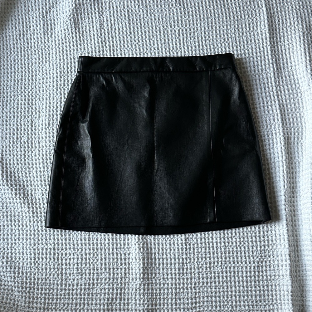 Wilfred Sleek Black Leather Mini Skirt